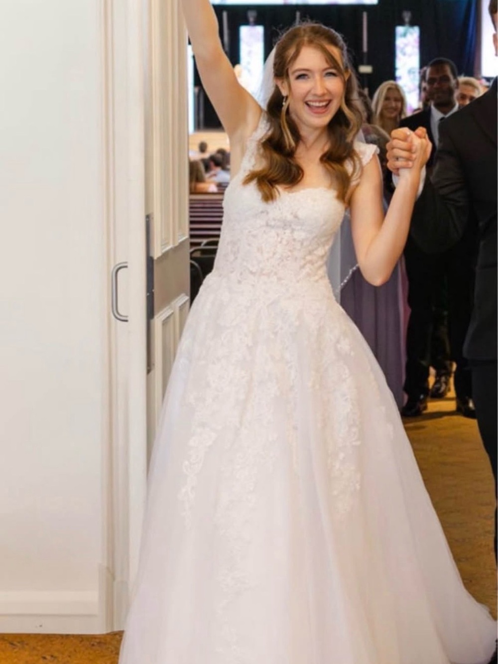 Elegant White Bridal Gown - Classic Lace A-Line Wedding Dress